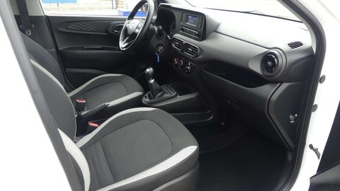 Car image 11