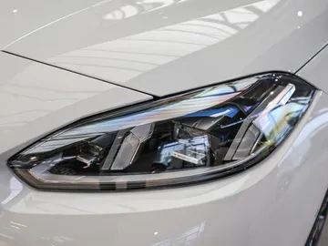 Car image 27