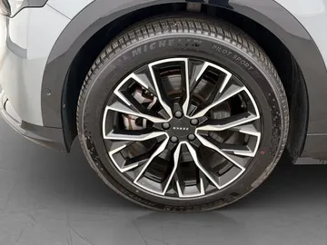 Car image 38