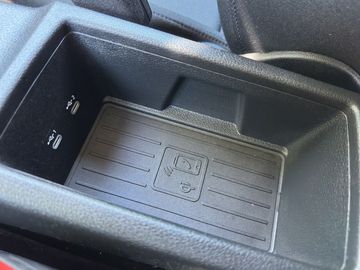 Car image 29