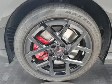 Car image 14