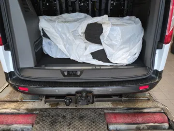 Car image 26