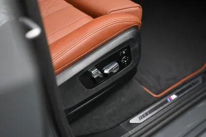 Car image 40