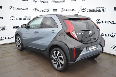 Car image 4