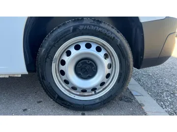 Car image 33