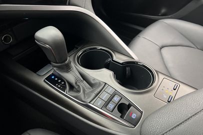 Car image 26