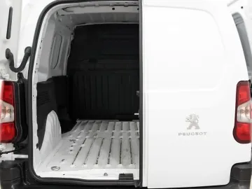 Car image 33