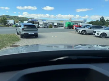 Car image 24