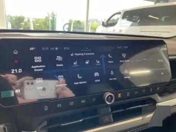 Car image 30
