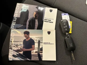 Car image 30
