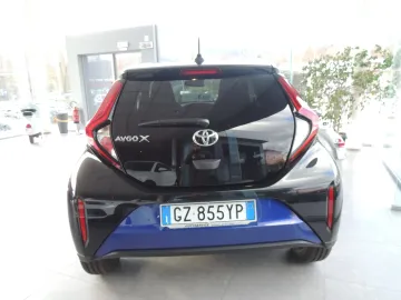 Car image 4