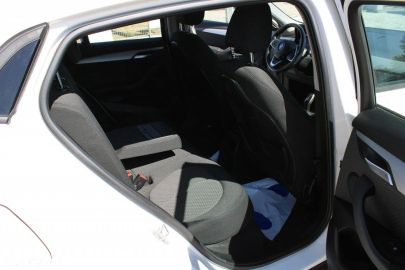 Car image 32