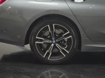 Car image 36