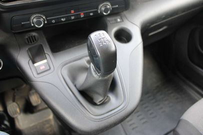 Car image 29