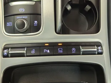 Car image 30