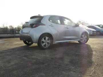 Car image 2