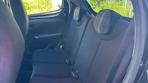 Car image 28