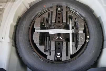 Car image 28