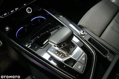 Car image 32