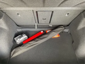 Car image 27