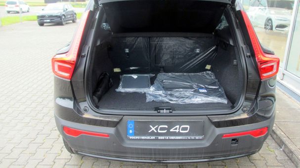 Volvo XC40 B4 Plus Dark 145 kW image number 13