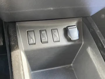 Car image 32