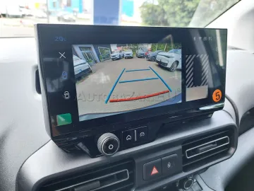 Car image 27