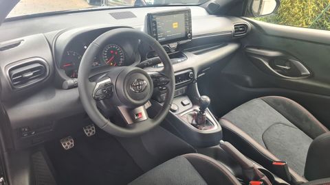 Car image 11