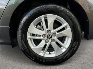 Car image 22