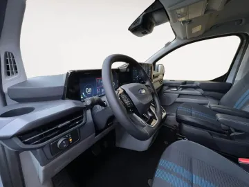Car image 30