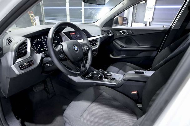 BMW 118i 100 kW image number 6