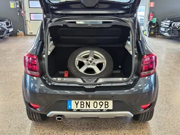 Car image 21