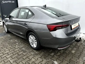 Car image 34