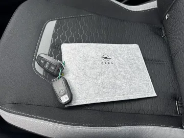 Car image 33