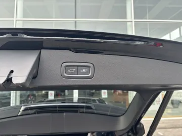 Car image 40
