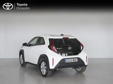 Car image 3