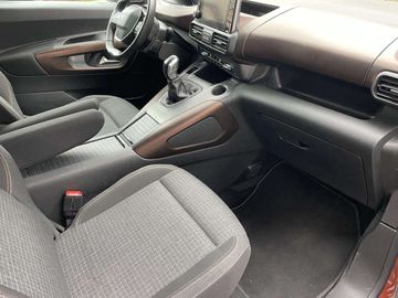 Car image 13