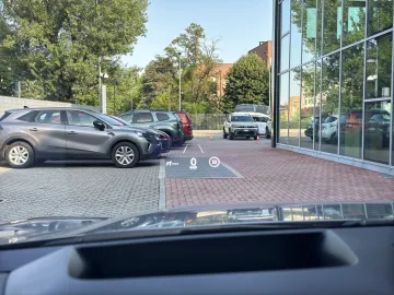 Car image 28