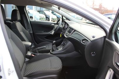 Car image 9