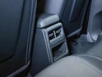 Car image 40