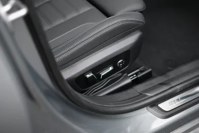 Car image 33