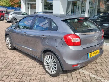 Car image 4