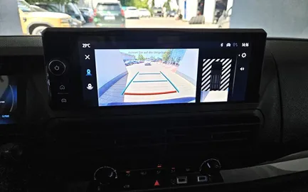 Car image 12