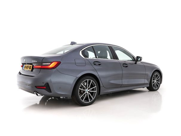 BMW 330e Sport Line 215 kW image number 6