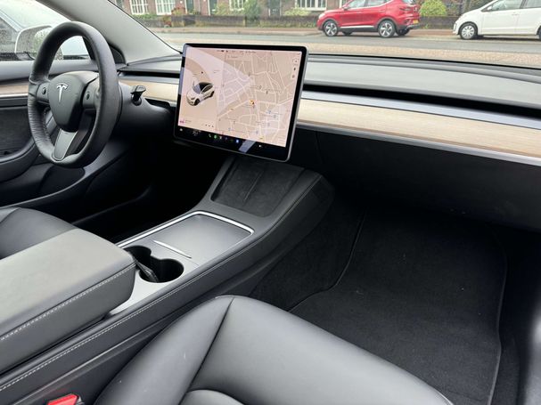 Tesla Model 3 60 Plus 239 kW image number 4