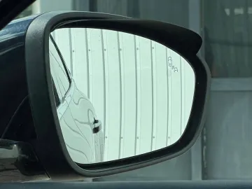 Car image 27