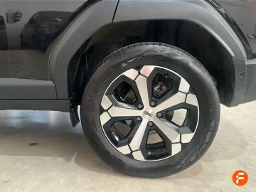 Car image 32