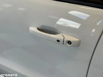 Car image 40