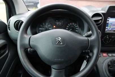 Car image 24