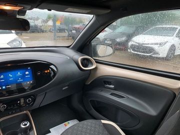 Car image 17